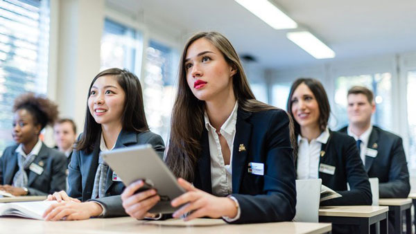 Tư vấn hướng nghiệp dành cho người học quản trị kinh doanh online