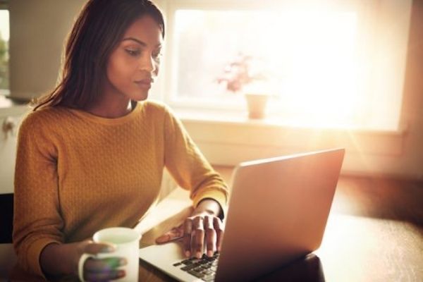 Học văn bằng thứ 2 ngôn ngữ anh online trên máy tính