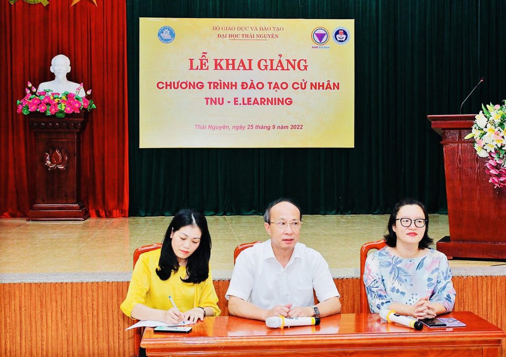 Le khai giang chuong trinh cu nhan Elearning Dai hoc Thai Nguyen