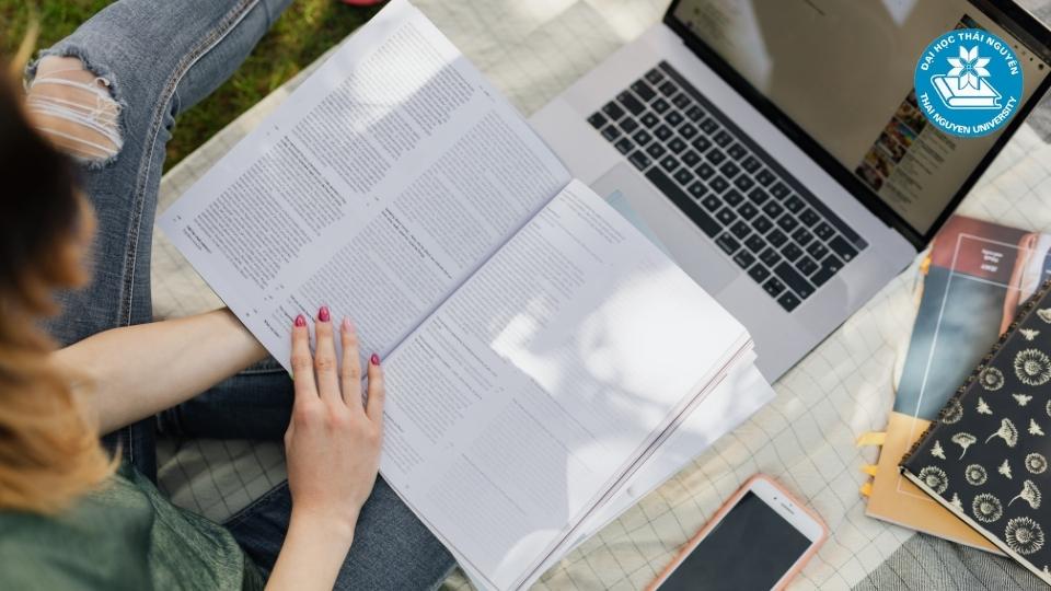 Lợi ích của việc học đại học online cho người đi làm