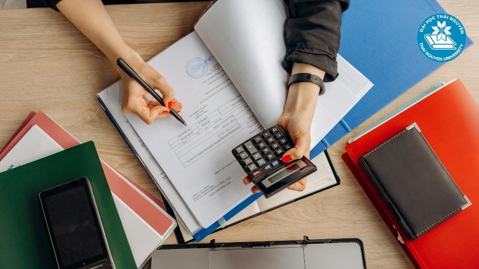 Con gái nên học kế toán hay kiểm toán?