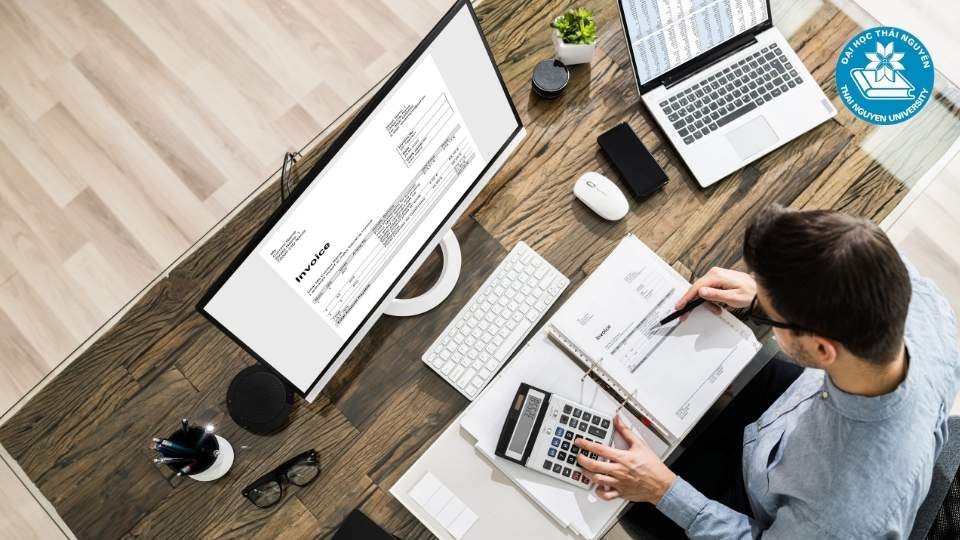 Tại sao bạn nên theo đuổi ngành kế toán?