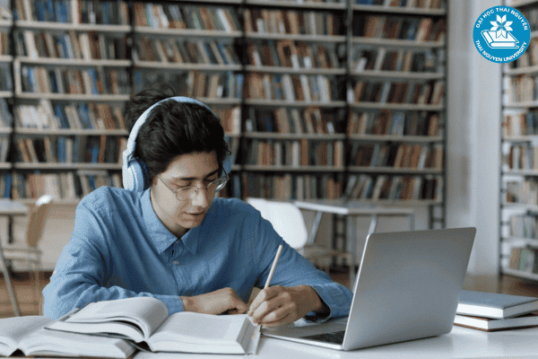 Chi phí học đại học từ xa bao gồm những khoản phí nào?