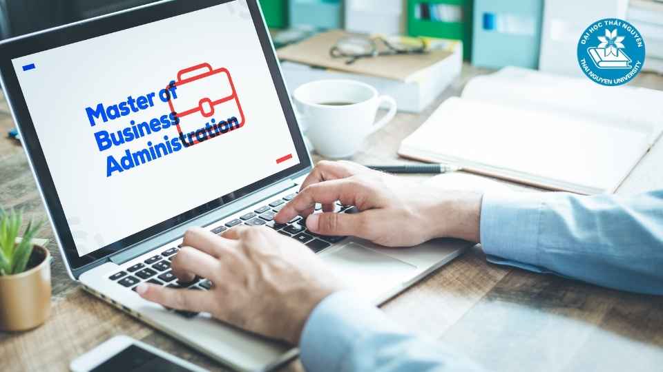 Đối tượng nào phù hợp học Văn bằng 2 Quản trị kinh doanh?