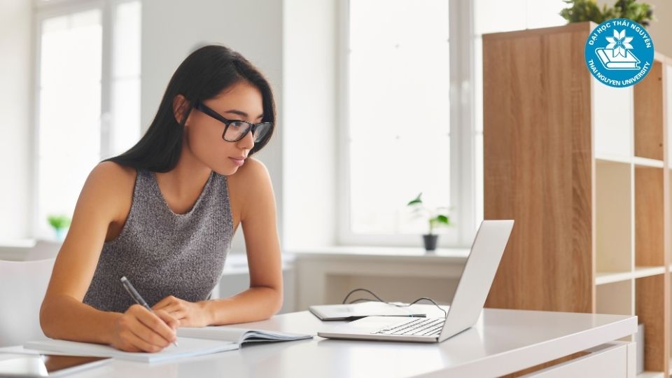Học ngành quản trị kinh doanh theo hệ trực tuyến tại đại học Thái Nguyên