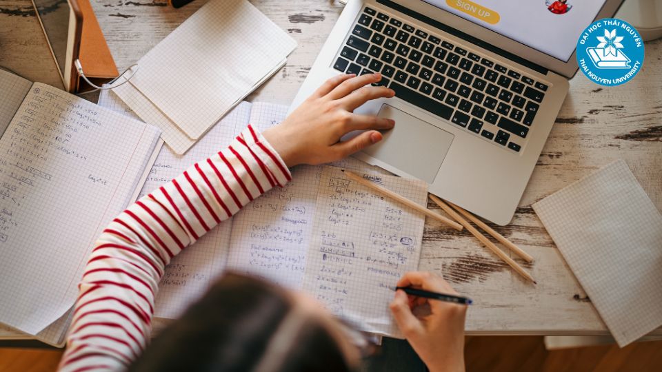 Bằng cao đẳng liên thông đại học có giá trị như bằng đại học chính quy không?
