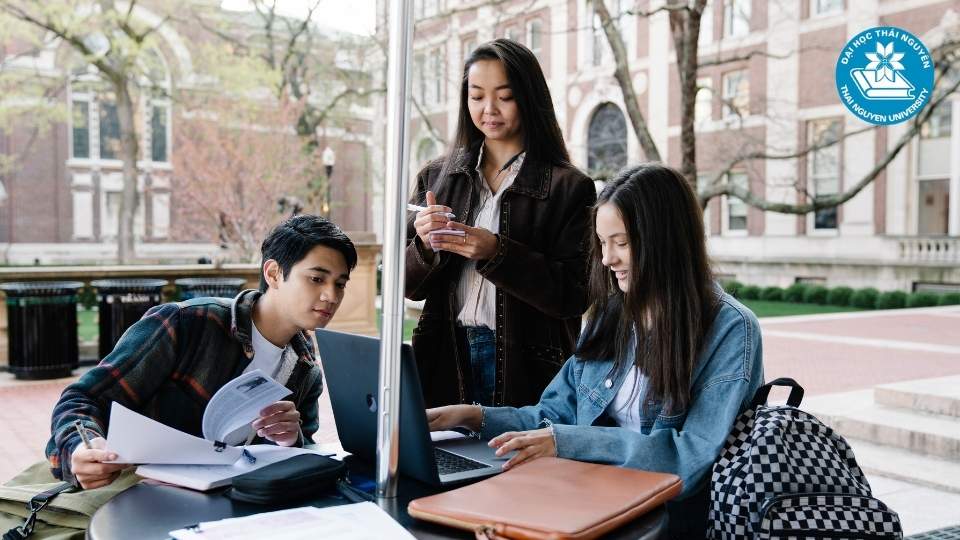 Quy trình đăng ký và đối tượng có thể học liên thông đại học hệ từ xa